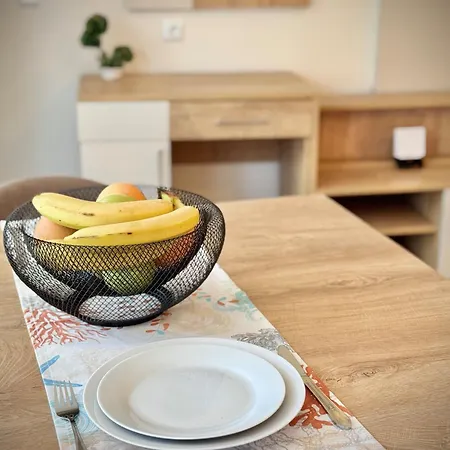 Sea View Allure With Balcony דירה